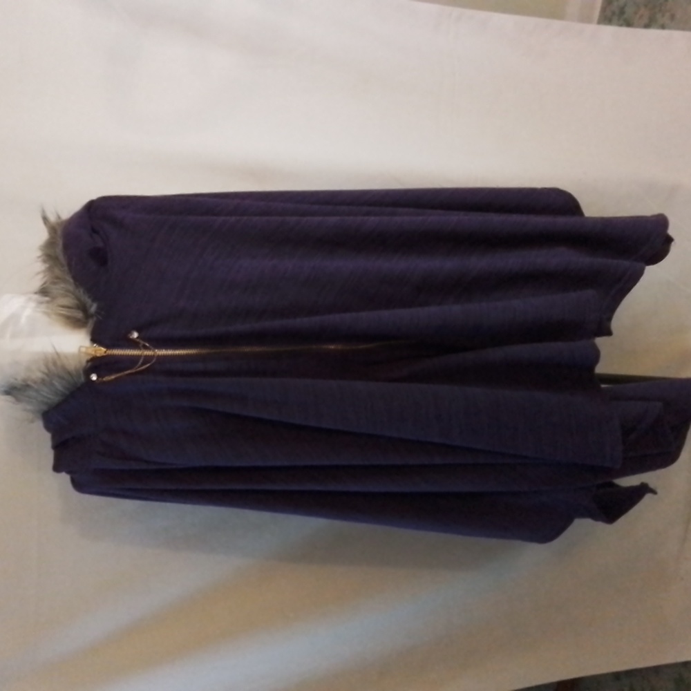 Nwot Nextmia Purple poncho with zippered front and faux fur trimmed hood